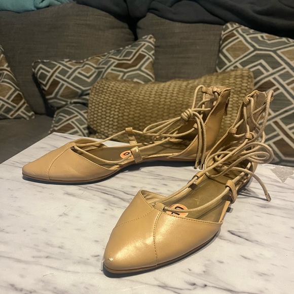 BCBGeneration Gladiator Pointed Flats Sz 10 - Picture 2 of 5